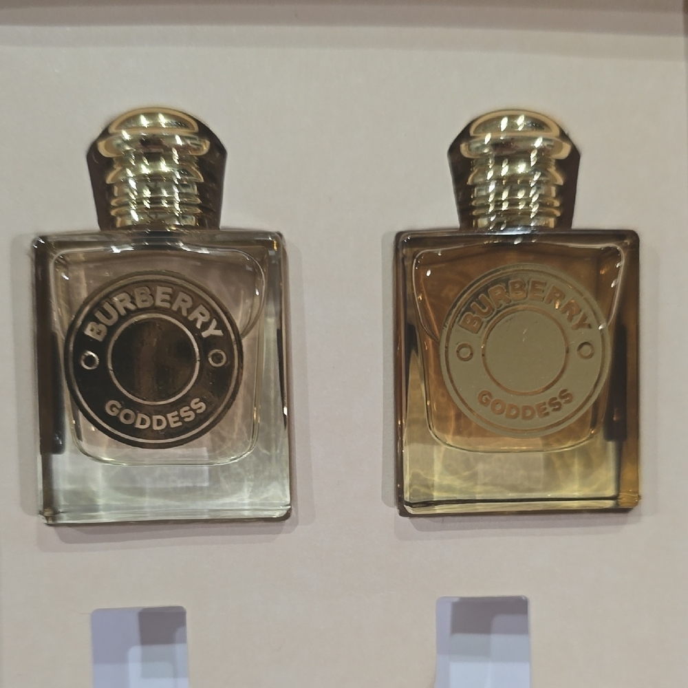 Burberry Fragrance Duo in Gold and Clear - Picture 2 of 6